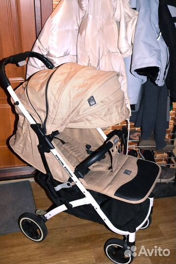 Всесезонная прогулочная коляска