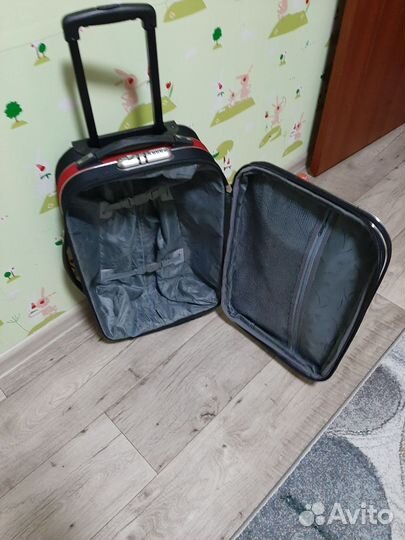 Чемодан на колесах36/57/20см