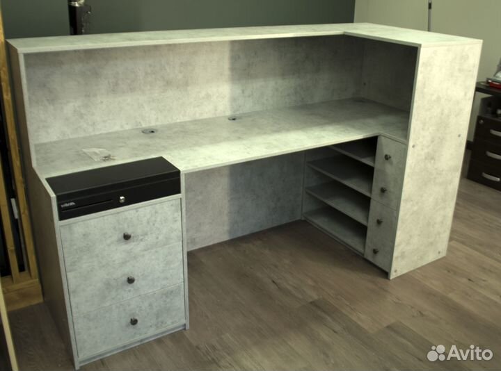 Ресепшн с денежным ящиком