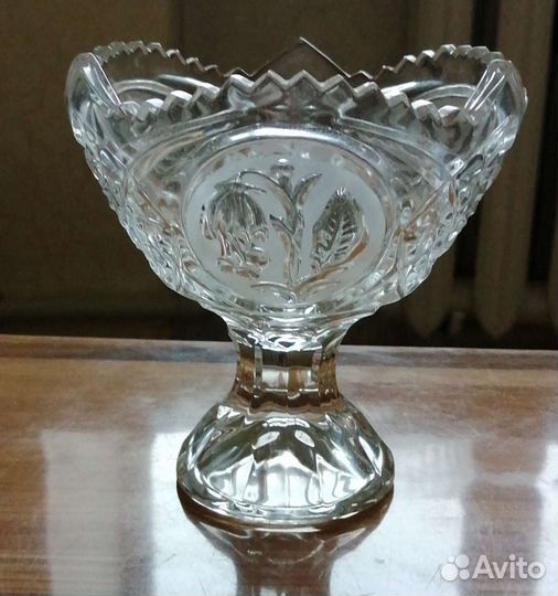 Хрустальная ваза