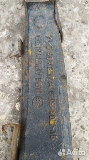 Кулак передний левый Volkswagen Touareg