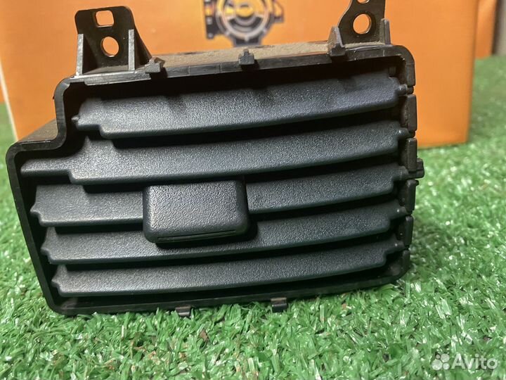 Дефлектор воздушный правый Nissan Almera classic