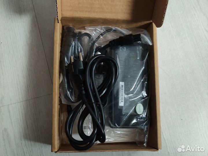 Адаптер питания HP AJ652AA, 10 - 32 В, 11A, 90Вт