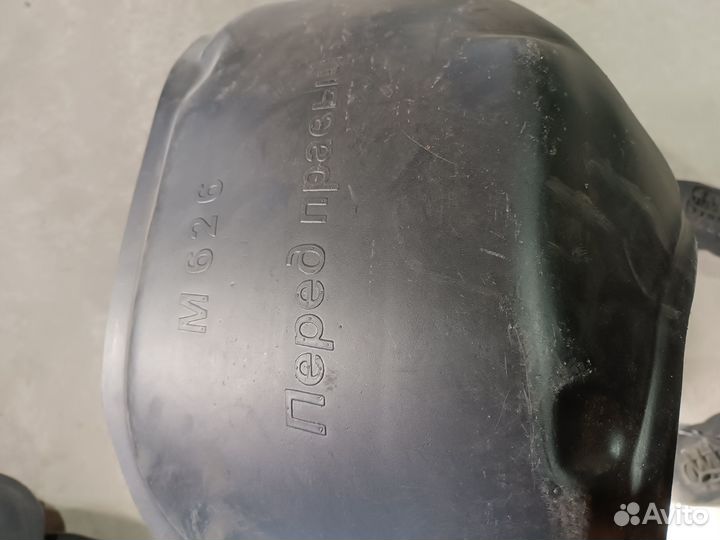 Подкрылок локер Мазда 626