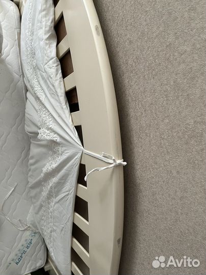 Детская кроватка с продольным маятником