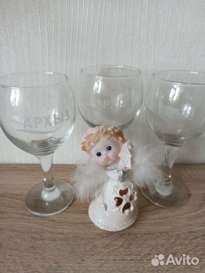 Бокалы для вина, стаканы