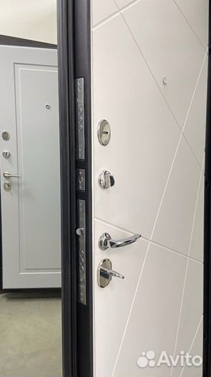 Дверь входная в квартиру