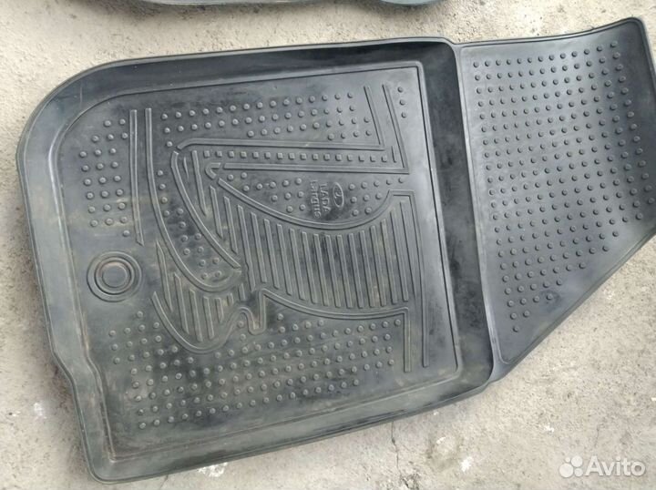 Коврики на Ларгус