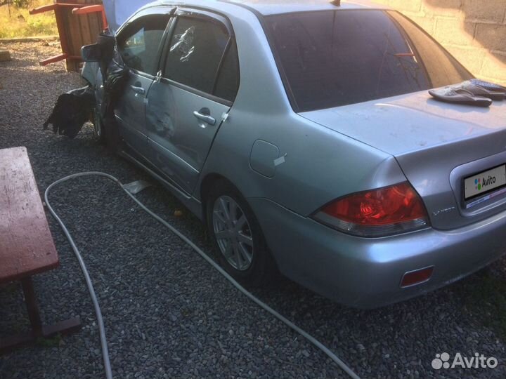 Mitsubishi Lancer 1.6 МТ, 2006, битый, 100 000 км