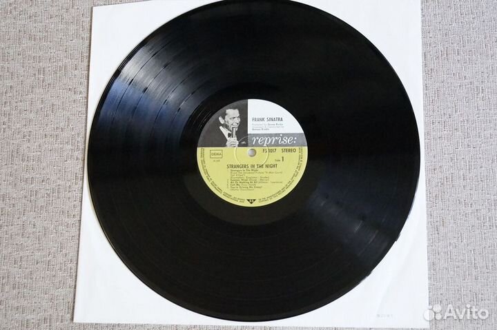 LP Frank Sinatra – Strangers In The Night (1966)