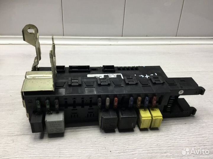 Блок реле и предохранителей Mercedes-Benz C-Class