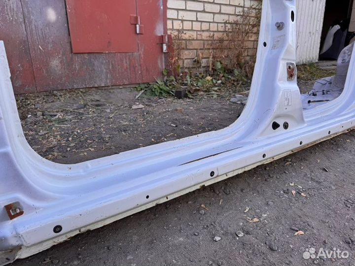 Порог левый Renault Duster 1