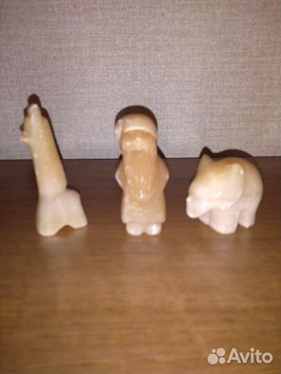 Фигурки из уральского камня