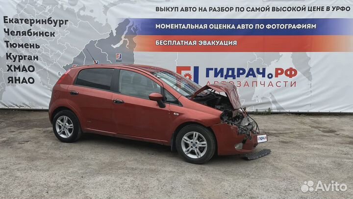 Стекло двери передней правой Fiat Grande Punto (199) 51701393