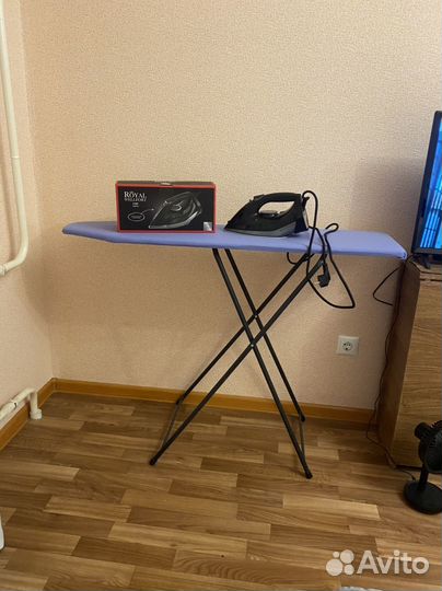 Гладильная доска и утюг