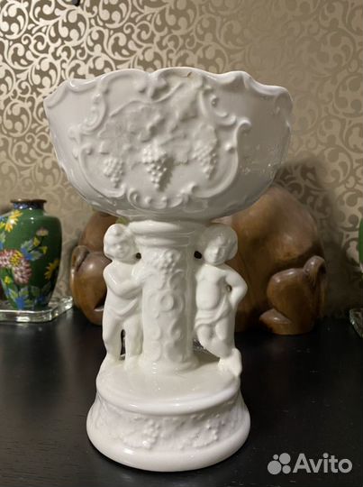 Ваза с путти