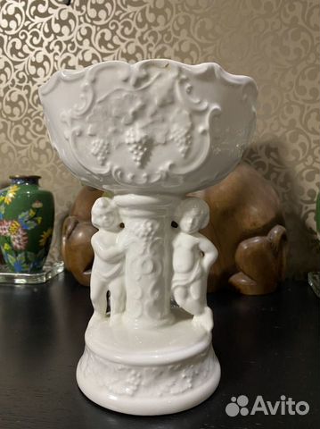 Ваза с путти