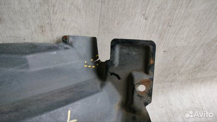 Подкрылок лев. перед. nissan fuga