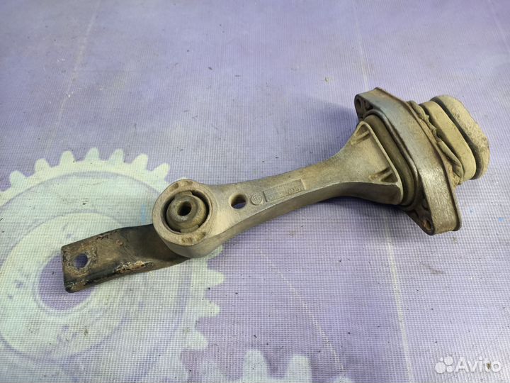Задняя опора двигателя Volkswagen Bora
