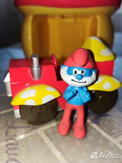 Папа Смурф на машинке и пусковая установка