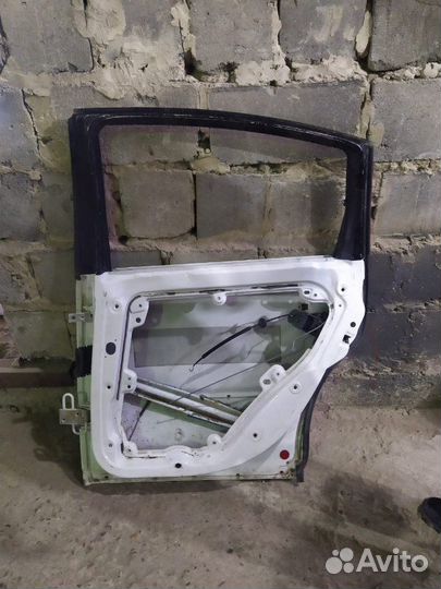 Дверь боковая задняя правая Volkswagen Passat B5