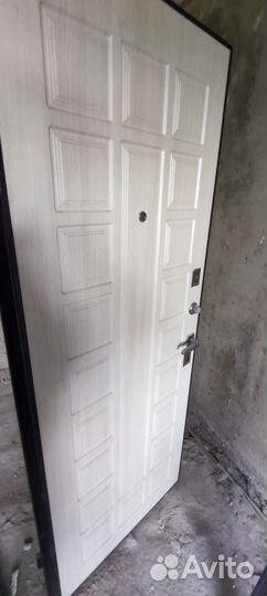 Дверь входная металлическая бу