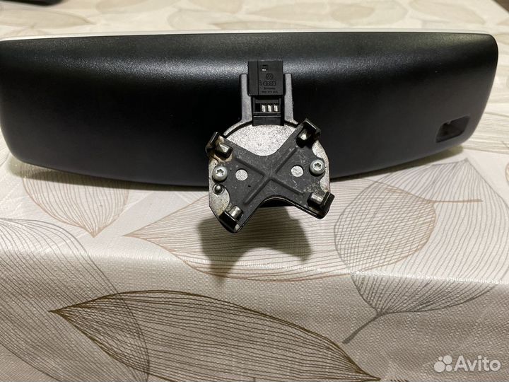 Зеркало заднего вида с автозатемнением