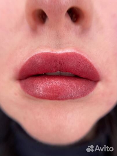 Модель на перманент губ