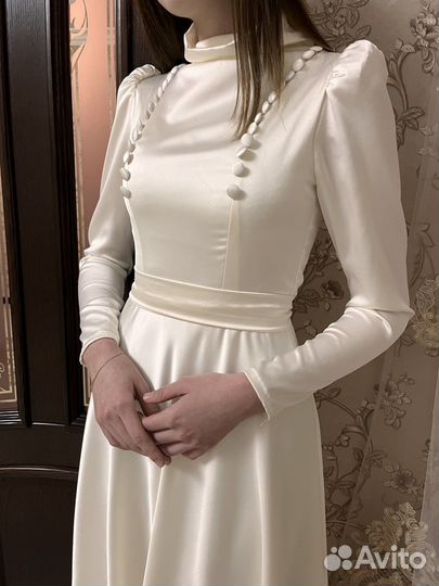 Белое вечернее платье