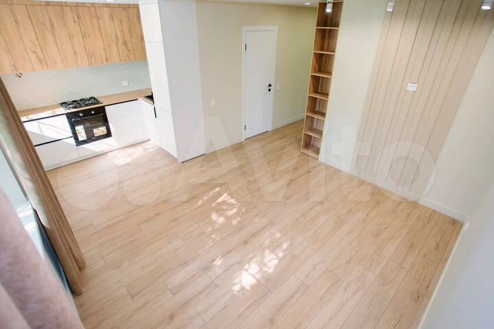 2-к. квартира, 43 м², 1/9 эт.