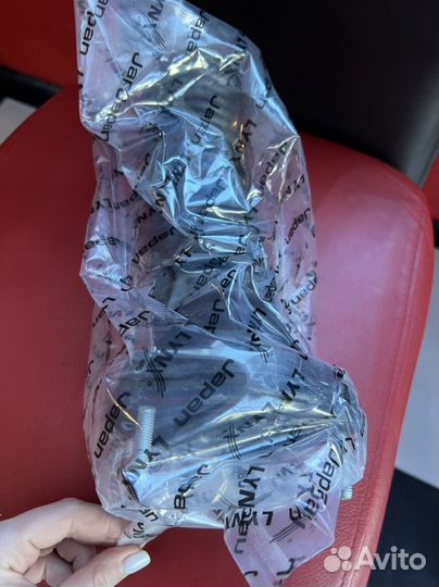 Опора стойки амортизотора левая и правая