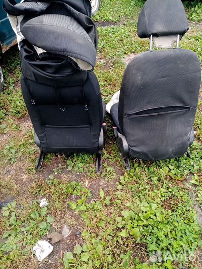 Сиденья передние Фольксваген Поло Сиденья передние