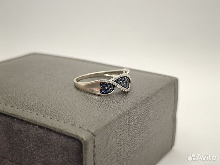 Золотое кольцо с сапфирами и бриллиантами