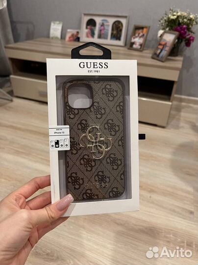 Чехлы на iPhone 13 Guess