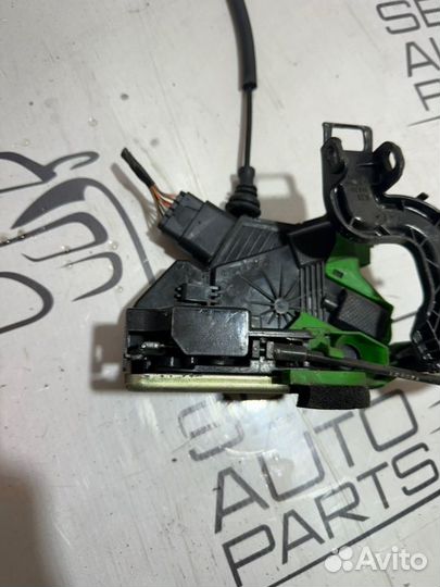 Замок двери передний левый Kia Ceed JD D4FB 2013