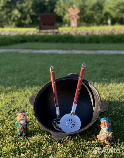 Казан чугунный с крышкой 12 л. До 16 человек