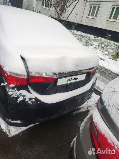 Toyota Corolla 1.6 CVT, 2014, битый, 200 000 км