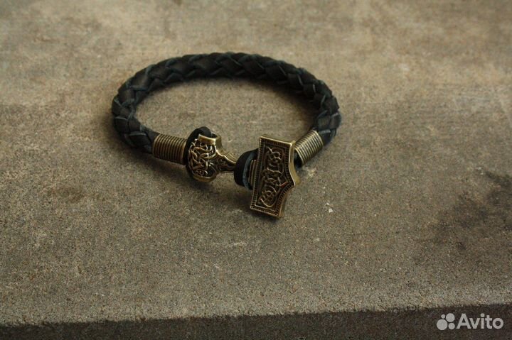 Кожаный браслет с Молотом Тора