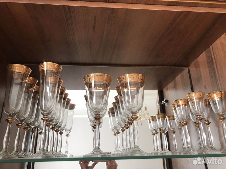 Набор бокалов и рюмок