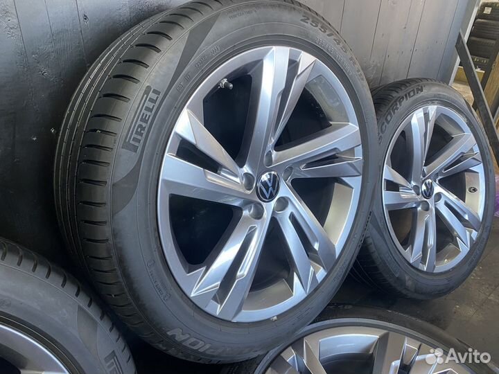 R19 Pirelli Scorpion 255/45, PCD 5x112 DIA 57.1