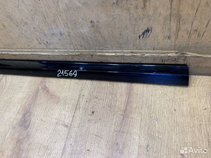 Молдинг двери передней левой Vw Passat B8