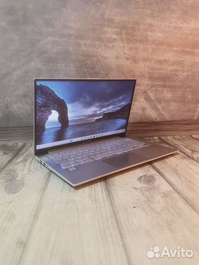 Ультрабук Asus/4gb DDR4/Core i5-8250u