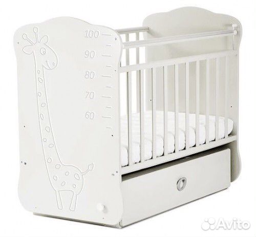 Детская кровать с матрацем, ящиком и маятником