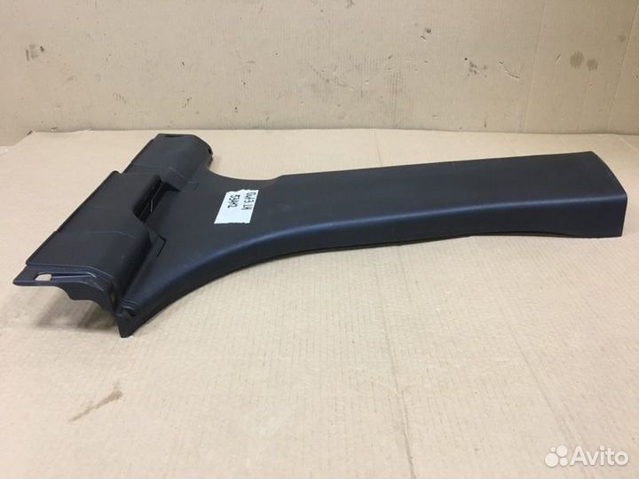 Обшивка средней стойки левая Mitsubishi Outlander