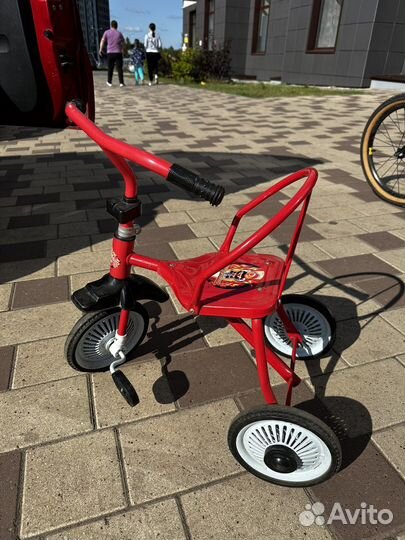 Трехколесный велосипед