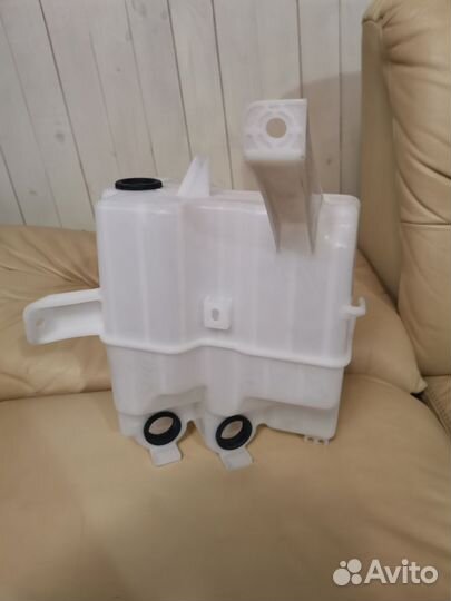 Бачок омывателя Toyota Prius 30