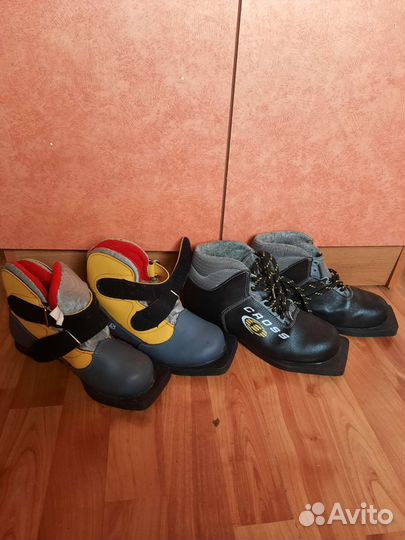 Ботинки лыжные 2 пары. 33 размер и 35 размер