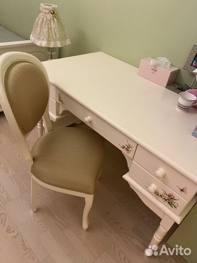 Комплект детской мебели для девочек