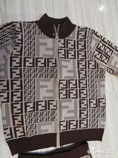 Спортивный костюм