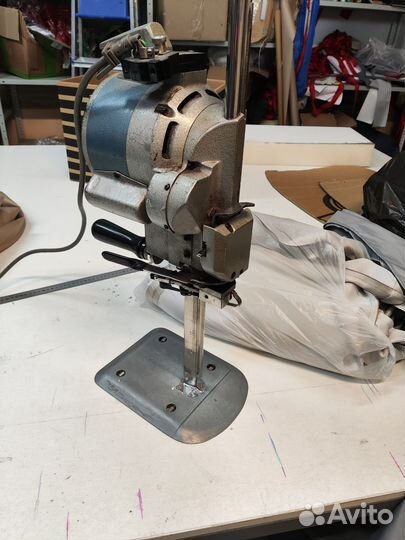 Вертикальный раскройный нож